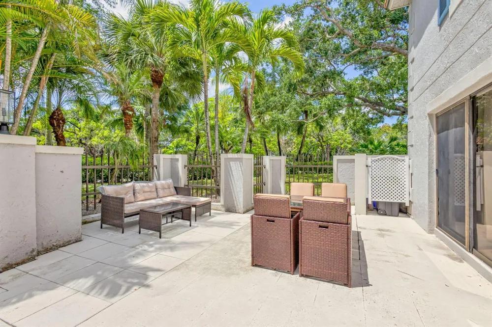 355 Prestwick Circle #4 Palm Beach Gardens, FL 33418