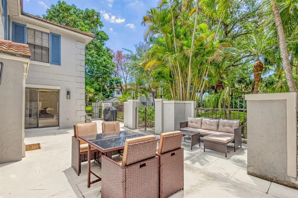 355 Prestwick Circle #4 Palm Beach Gardens, FL 33418