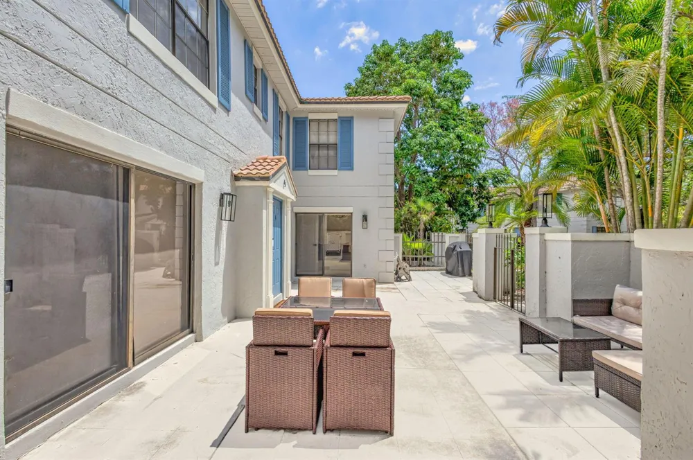 355 Prestwick Circle #4 Palm Beach Gardens, FL 33418
