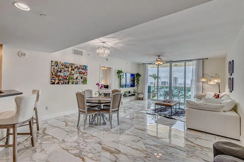 2640 LAKE SHORE DRIVE #2014 Riviera Beach, FL 33404