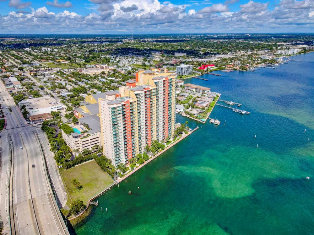 2640 LAKE SHORE DRIVE #2014 Riviera Beach, FL 33404
