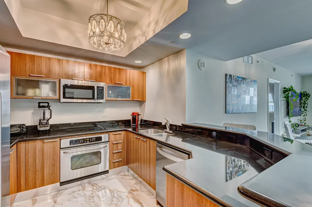 2640 LAKE SHORE DRIVE #2014 Riviera Beach, FL 33404