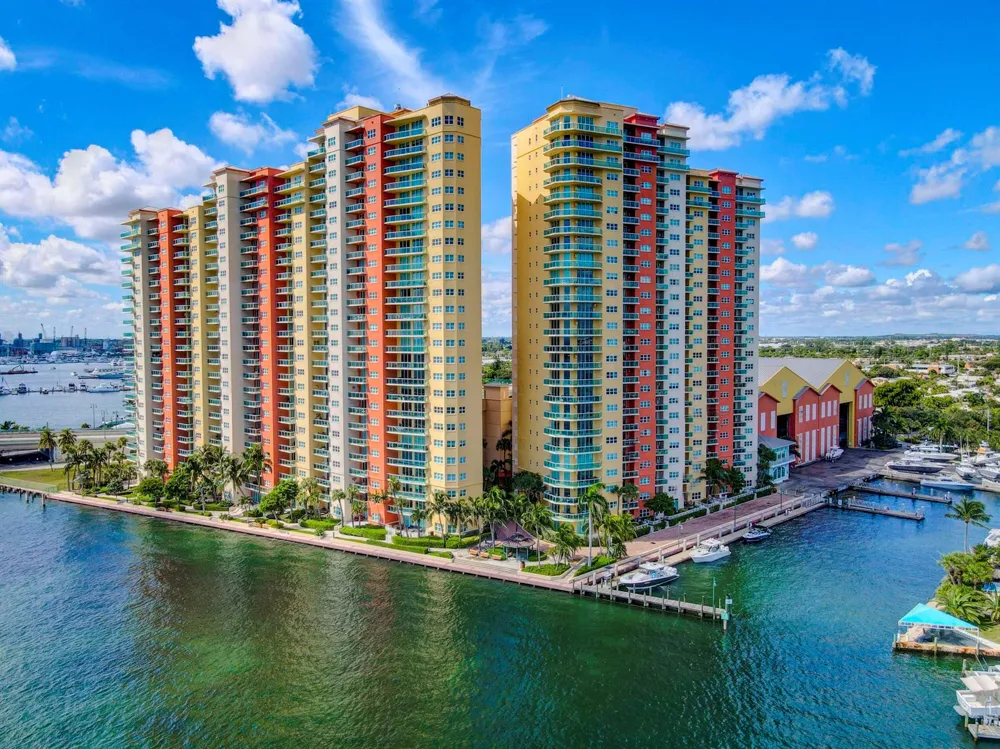 2640 LAKE SHORE DRIVE #2014 Riviera Beach, FL 33404