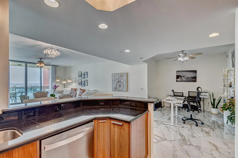 2640 LAKE SHORE DRIVE #2014 Riviera Beach, FL 33404