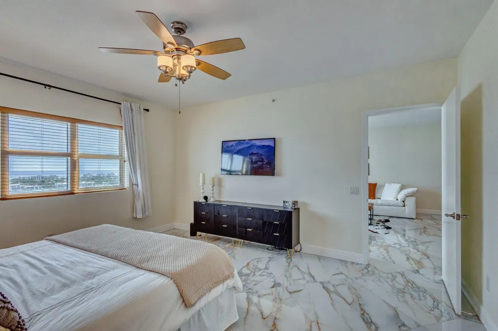 2640 LAKE SHORE DRIVE #2014 Riviera Beach, FL 33404