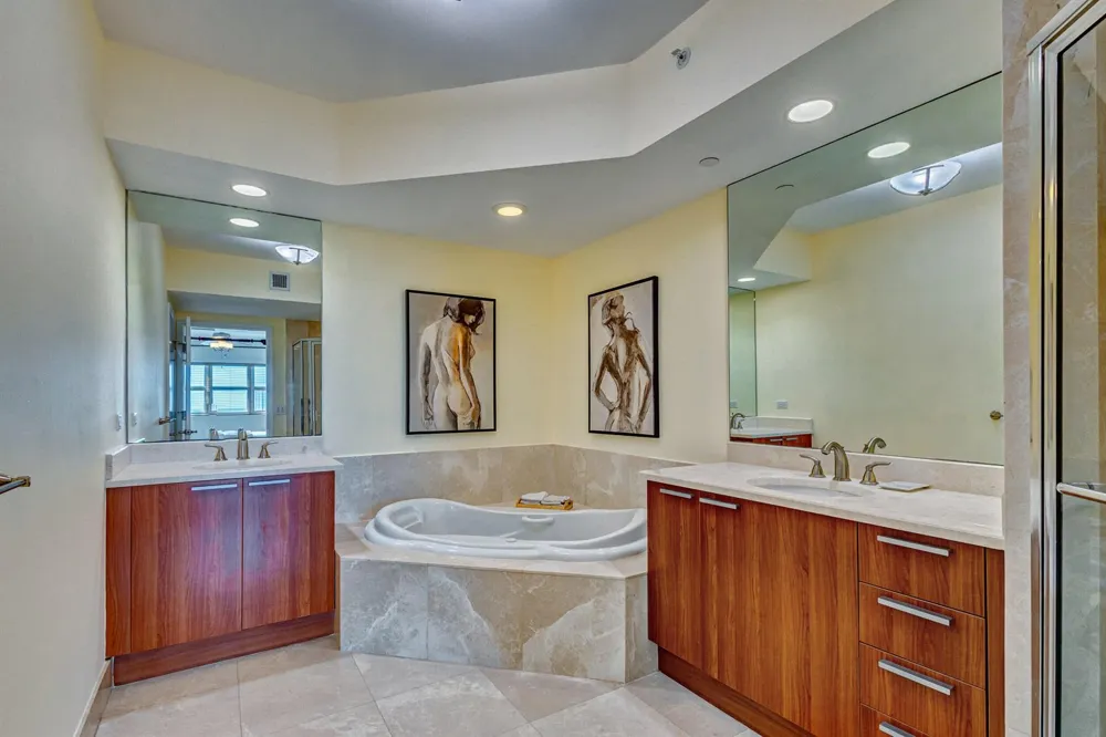 2640 LAKE SHORE DRIVE #2014 Riviera Beach, FL 33404