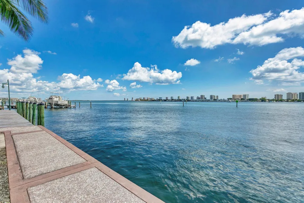 2640 LAKE SHORE DRIVE #2014 Riviera Beach, FL 33404