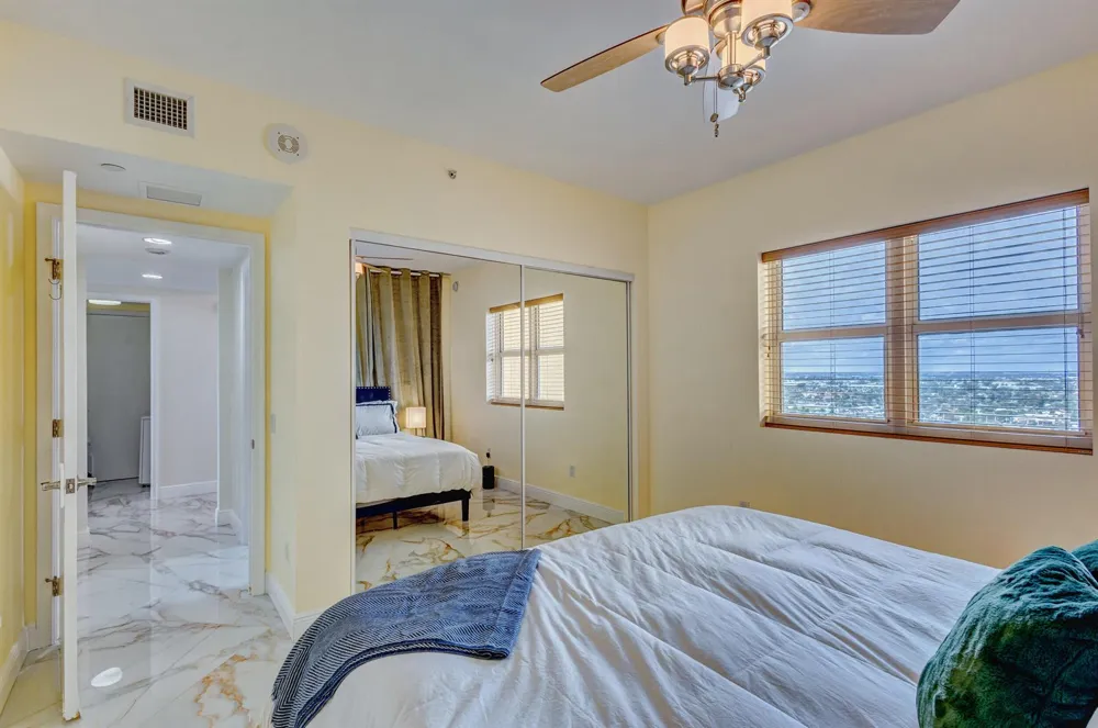 2640 LAKE SHORE DRIVE #2014 Riviera Beach, FL 33404