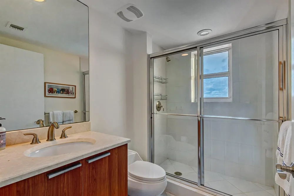 2640 LAKE SHORE DRIVE #2014 Riviera Beach, FL 33404