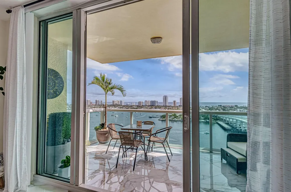 2640 LAKE SHORE DRIVE #2014 Riviera Beach, FL 33404