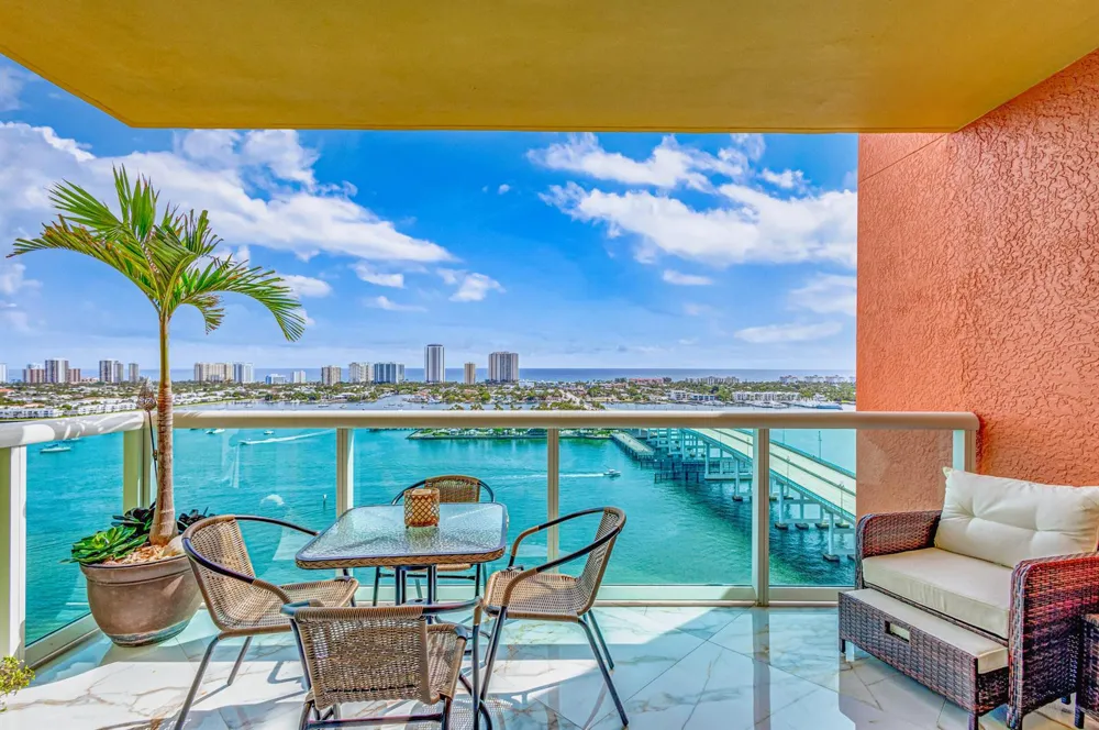 2640 LAKE SHORE DRIVE #2014 Riviera Beach, FL 33404