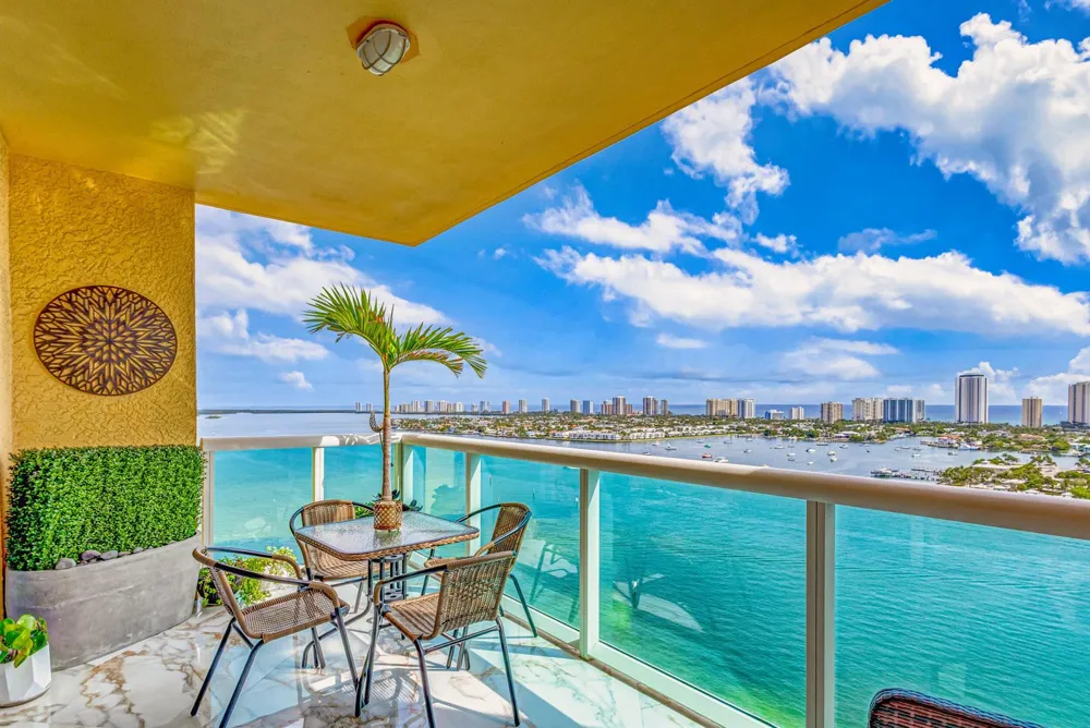 2640 LAKE SHORE DRIVE #2014 Riviera Beach, FL 33404