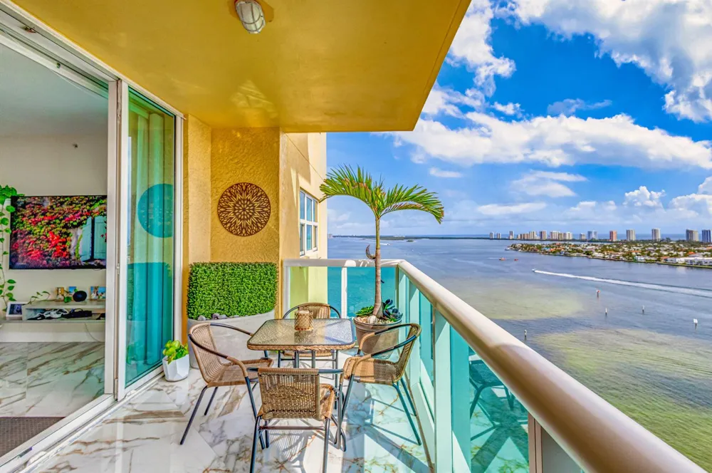 2640 LAKE SHORE DRIVE #2014 Riviera Beach, FL 33404