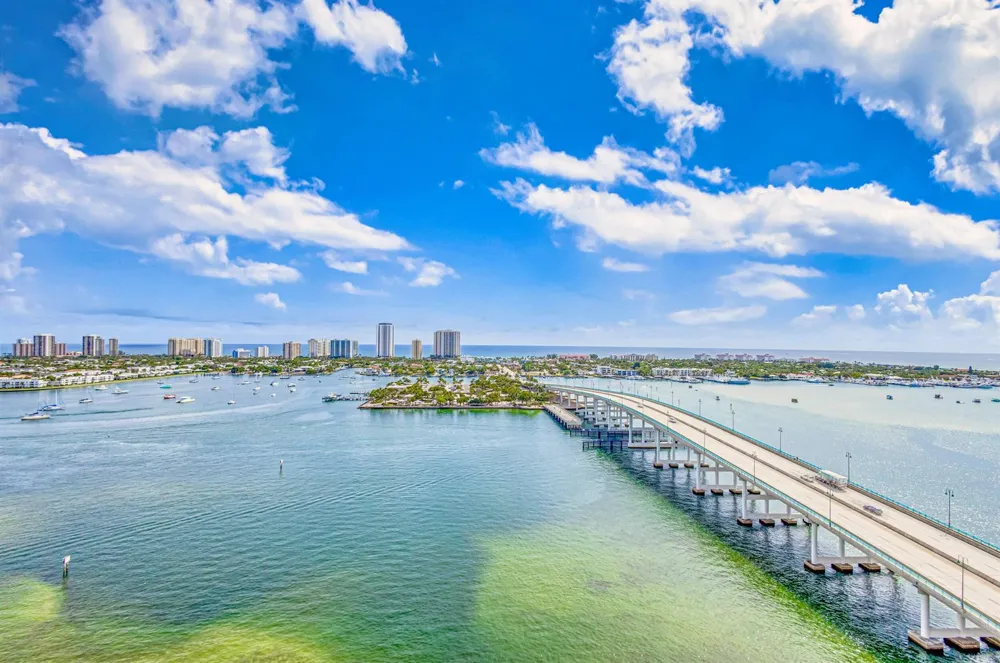 2640 LAKE SHORE DRIVE #2014 Riviera Beach, FL 33404