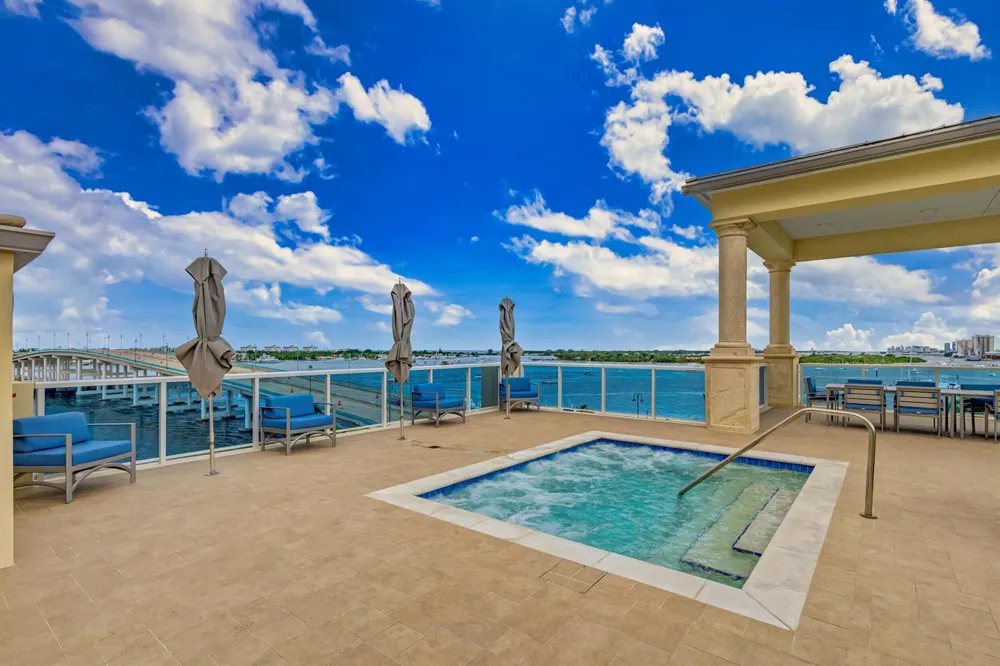 2640 LAKE SHORE DRIVE #2014 Riviera Beach, FL 33404