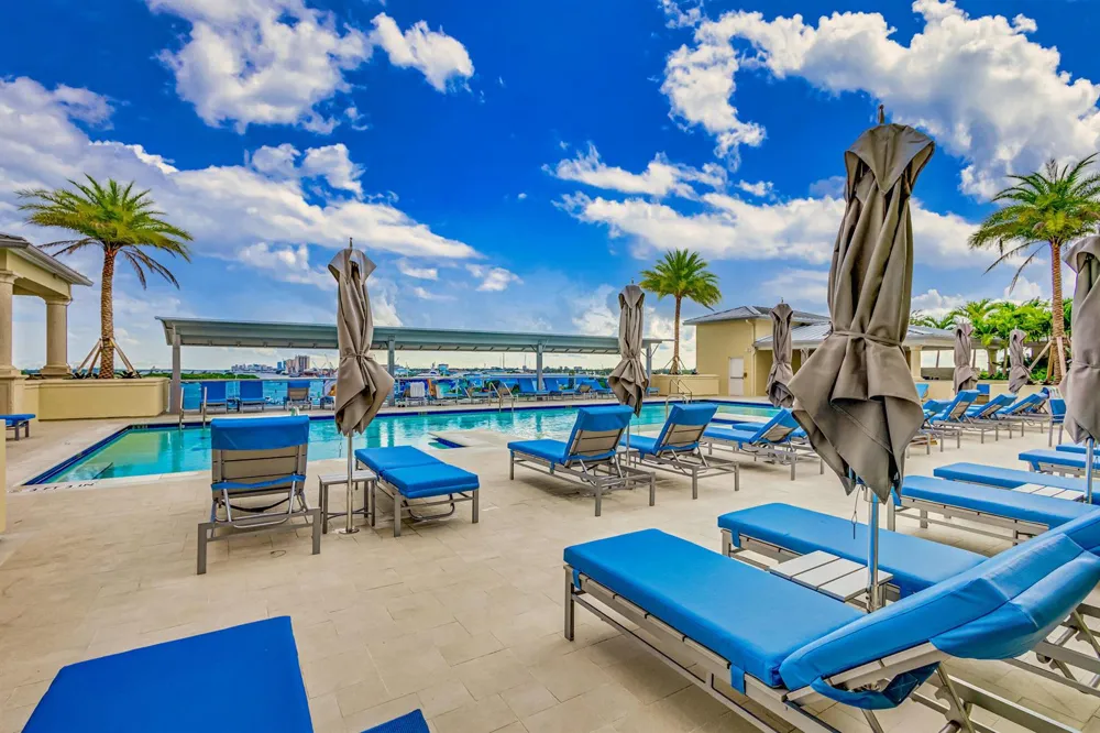 2640 LAKE SHORE DRIVE #2014 Riviera Beach, FL 33404