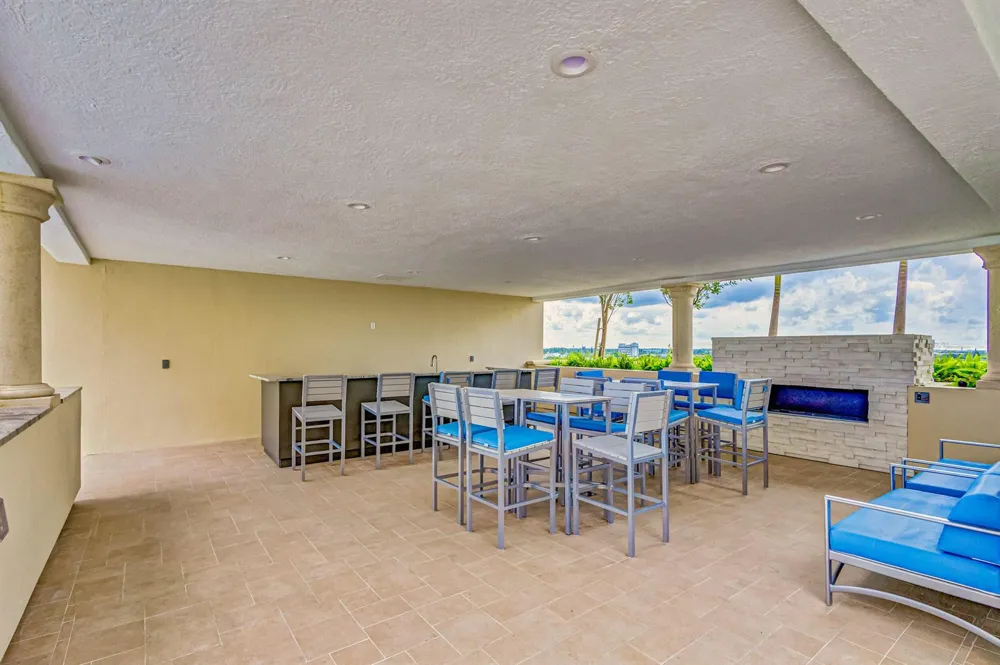 2640 LAKE SHORE DRIVE #2014 Riviera Beach, FL 33404
