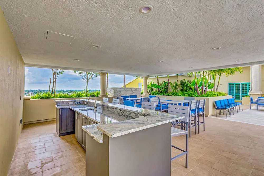2640 LAKE SHORE DRIVE #2014 Riviera Beach, FL 33404