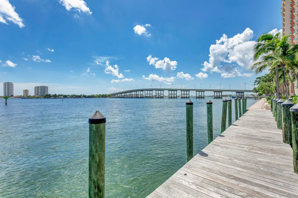 2640 LAKE SHORE DRIVE #2014 Riviera Beach, FL 33404