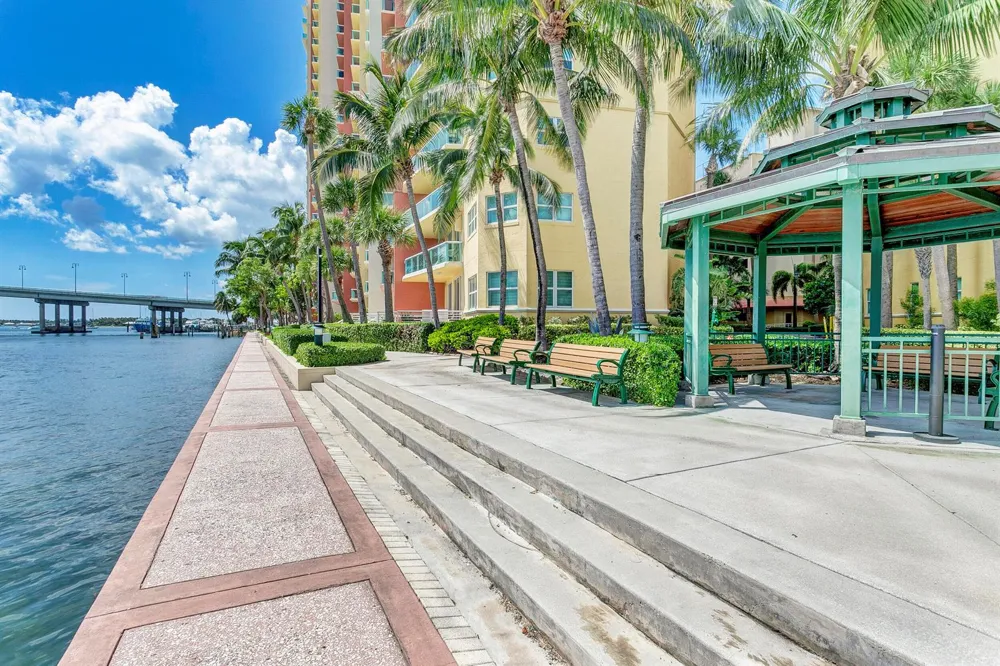 2640 LAKE SHORE DRIVE #2014 Riviera Beach, FL 33404