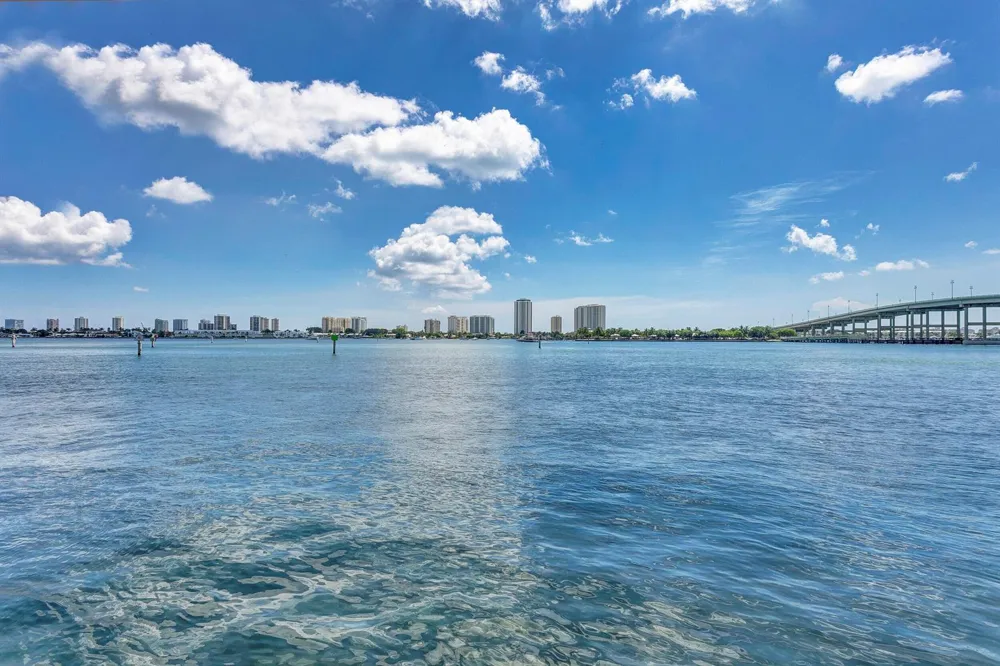 2640 LAKE SHORE DRIVE #2014 Riviera Beach, FL 33404