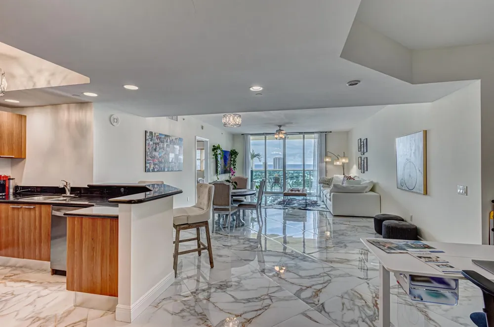 2640 LAKE SHORE DRIVE #2014 Riviera Beach, FL 33404