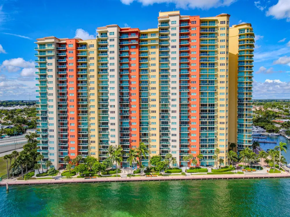 2640 LAKE SHORE DRIVE #2014 Riviera Beach, FL 33404