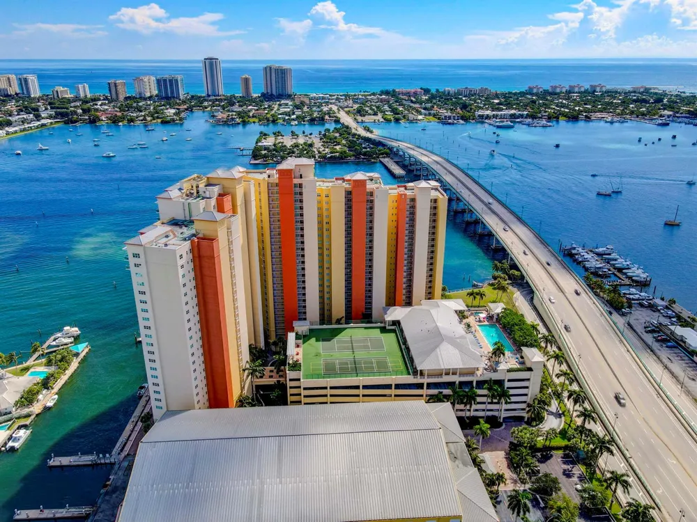 2640 LAKE SHORE DRIVE #2014 Riviera Beach, FL 33404