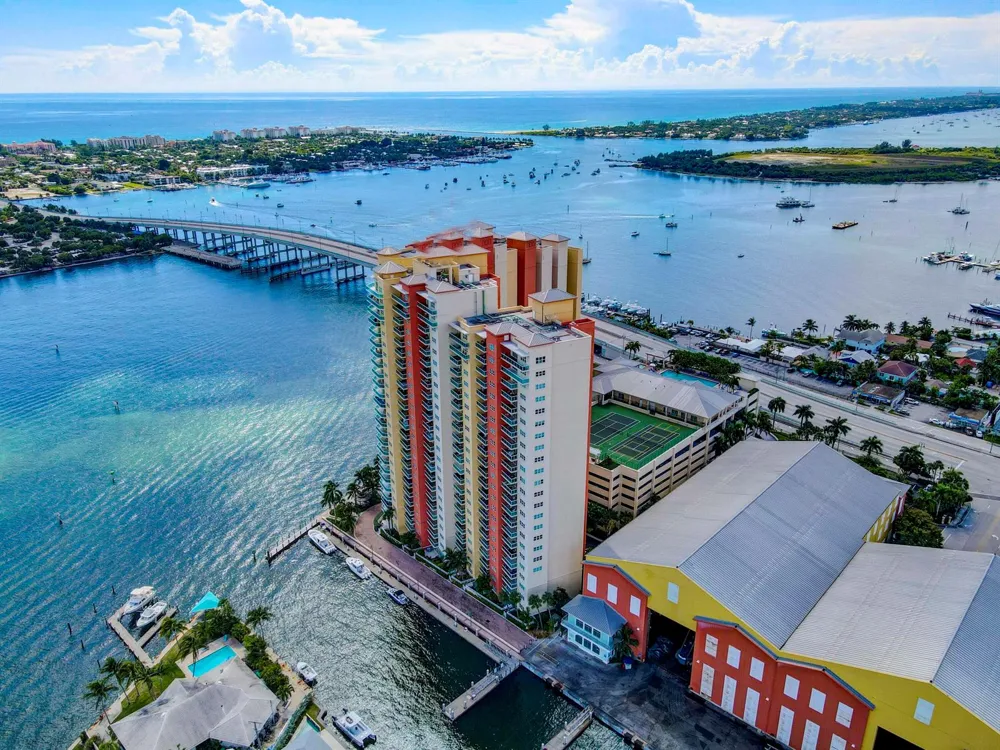 2640 LAKE SHORE DRIVE #2014 Riviera Beach, FL 33404