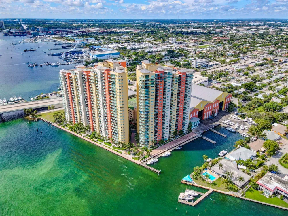 2640 LAKE SHORE DRIVE #2014 Riviera Beach, FL 33404
