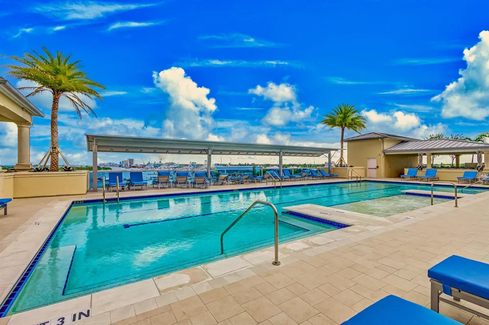 2640 LAKE SHORE DRIVE #2014 Riviera Beach, FL 33404