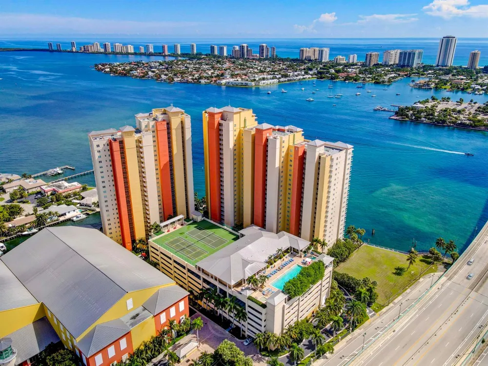 2640 LAKE SHORE DRIVE #2014 Riviera Beach, FL 33404