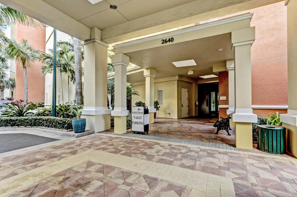 2640 LAKE SHORE DRIVE #2014 Riviera Beach, FL 33404
