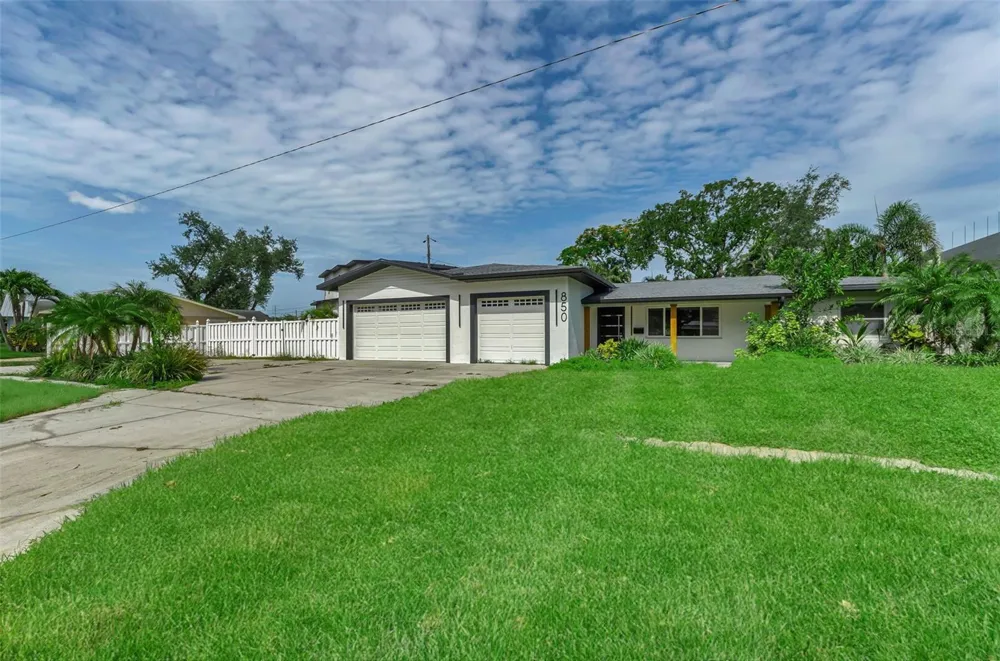 850 RAFAEL BOULEVARD NE St Petersburg, FL 33704