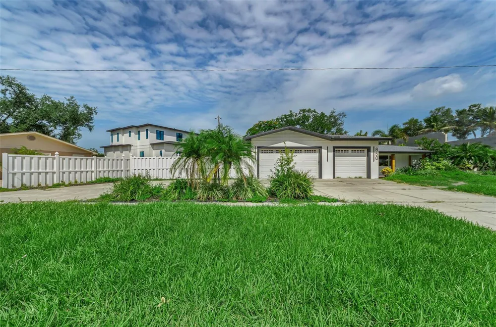 850 RAFAEL BOULEVARD NE St Petersburg, FL 33704