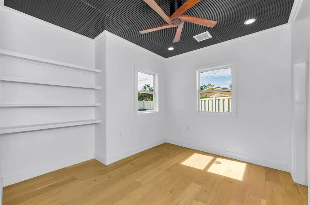 850 RAFAEL BOULEVARD NE St Petersburg, FL 33704