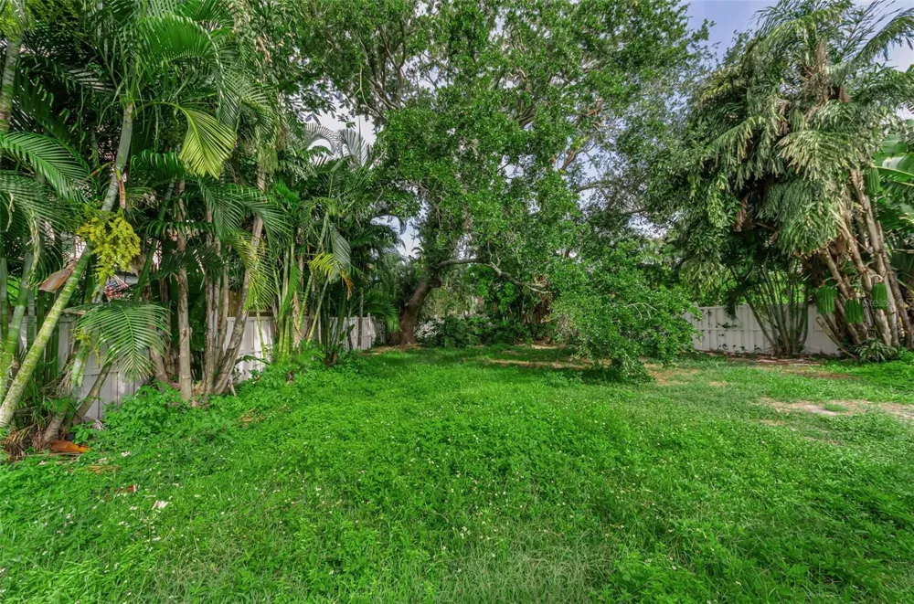 850 RAFAEL BOULEVARD NE St Petersburg, FL 33704