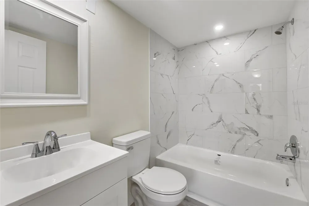 3229 BENEVA ROAD #203 Sarasota, FL 34232