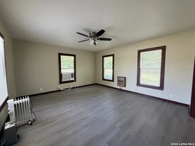 1404 MAIN ST Pleasanton, TX 78064