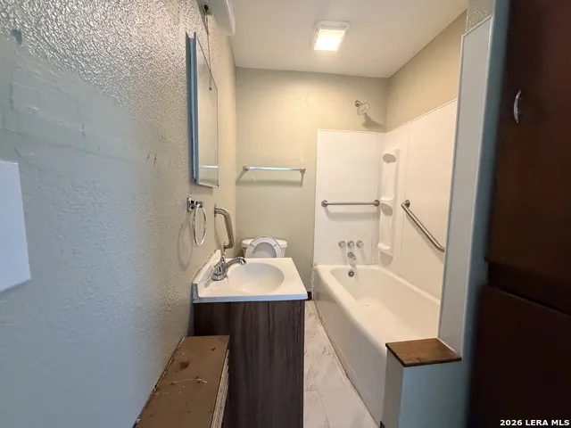 1404 MAIN ST Pleasanton, TX 78064