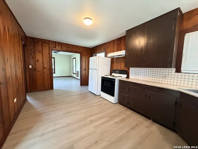 1404 MAIN ST Pleasanton, TX 78064