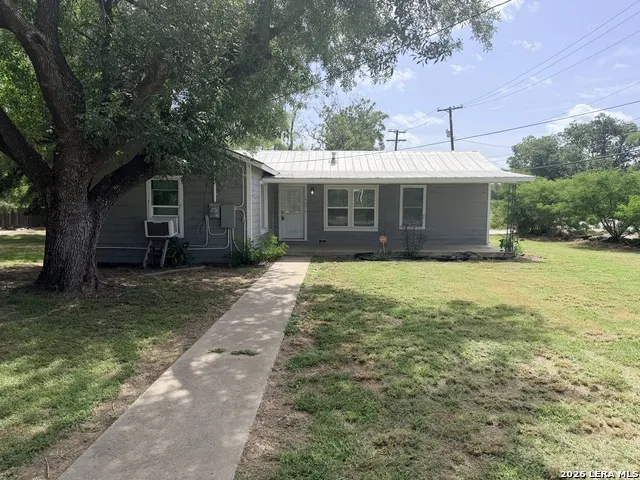 1404 MAIN ST Pleasanton, TX 78064