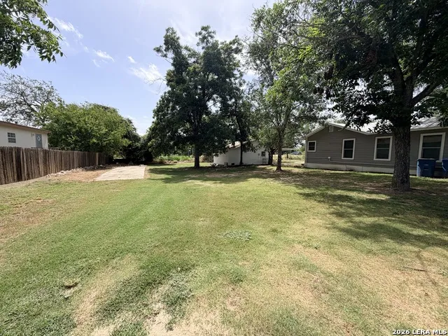 1404 MAIN ST Pleasanton, TX 78064