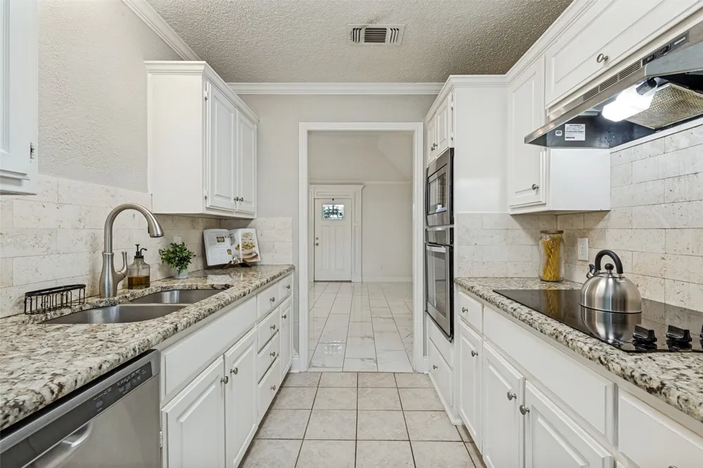 5957 Sundown Drive Watauga, TX 76148