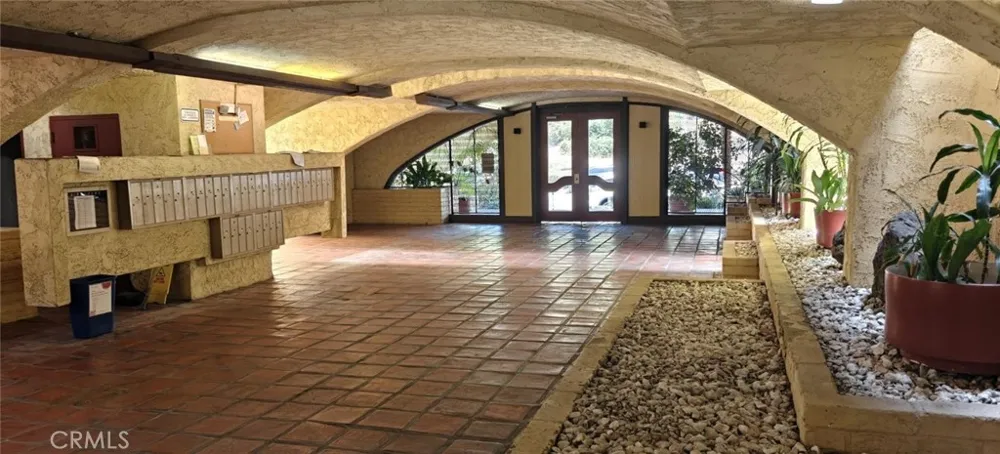 6225 Canterbury #306 Culver City, CA 90230