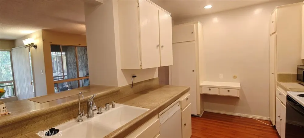 6225 Canterbury #306 Culver City, CA 90230