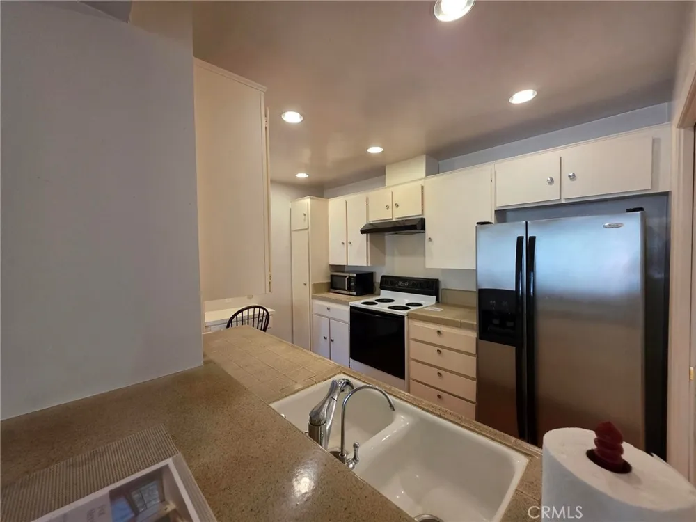 6225 Canterbury #306 Culver City, CA 90230
