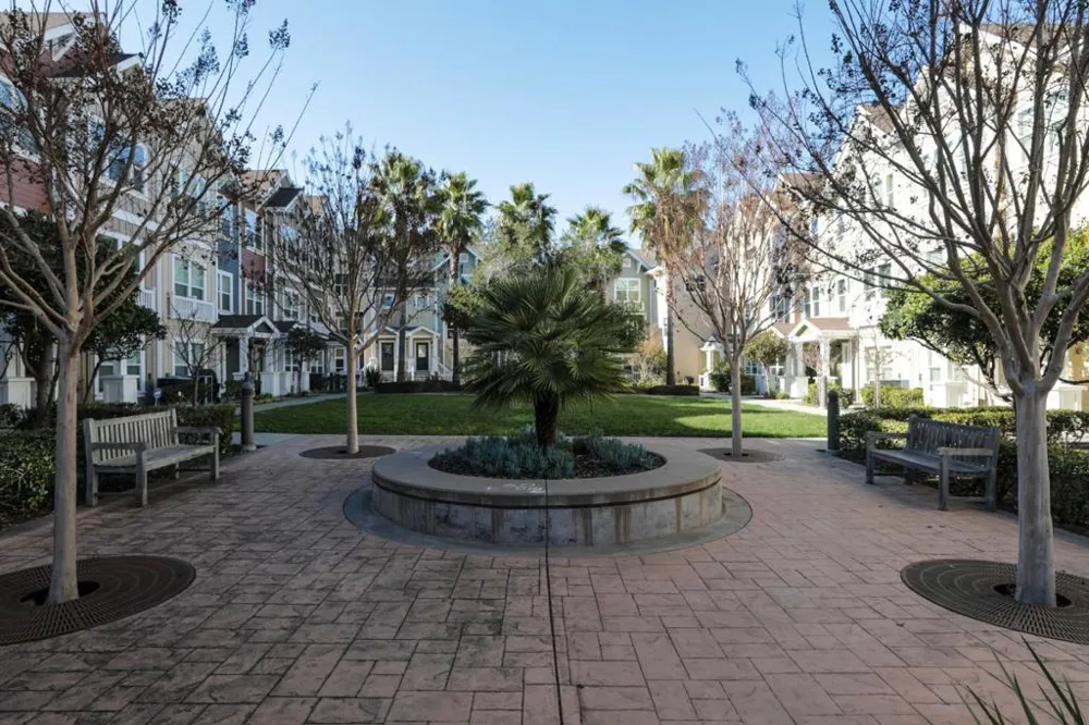 1901 Newbury Drive Mountain View, CA 94043