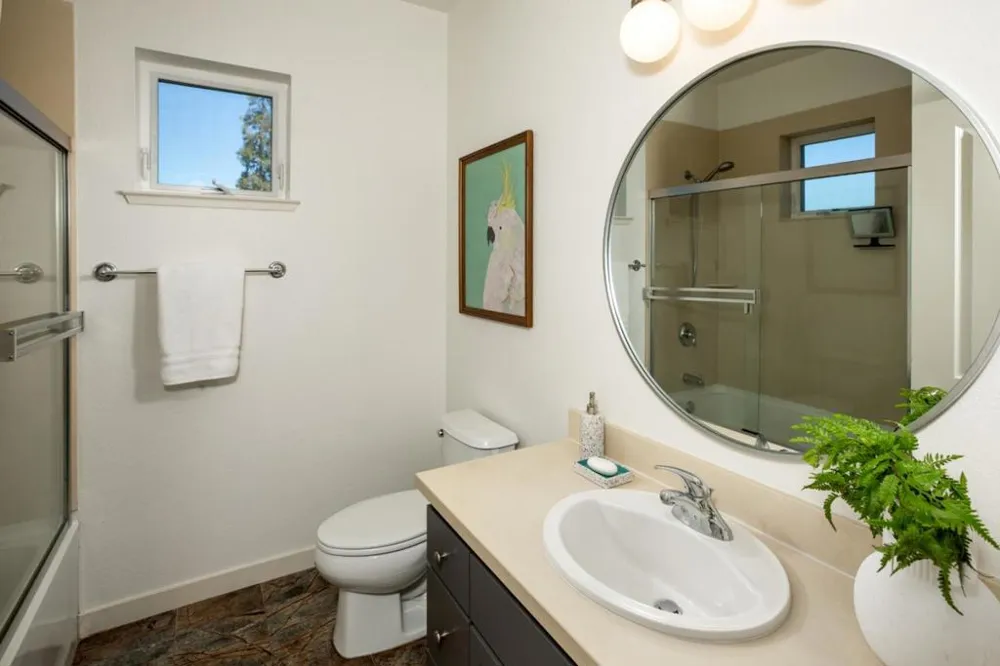 1901 Newbury Drive Mountain View, CA 94043