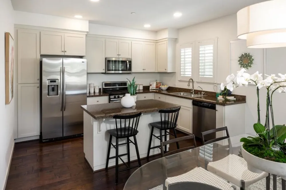 1901 Newbury Drive Mountain View, CA 94043